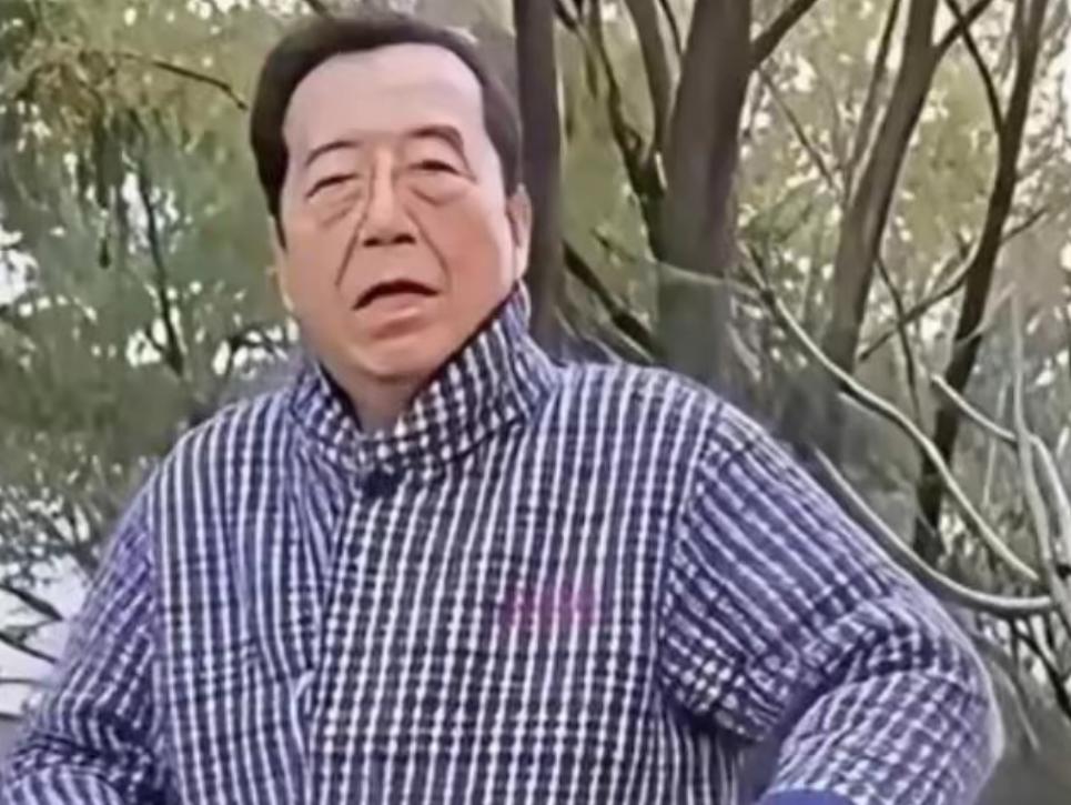 87岁的他拿着每月八万的高额收入，本来就已经该安享晚年的，却被迫常年奔波跑商演维