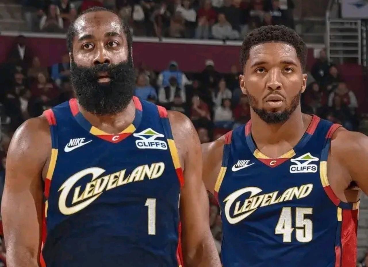 现在这个配置，任何队伍都不敢随便包夹登哥的放心，在快船登破包夹分球，经常4打3，