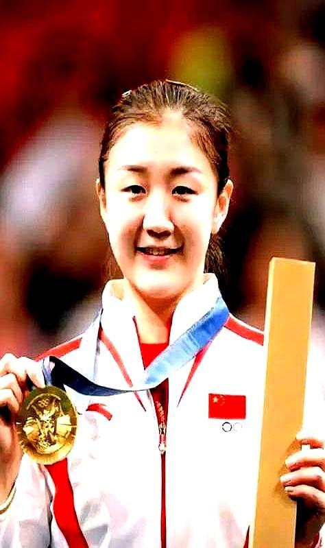 她亲手打碎她的梦。一年后，她原样奉还。德班世乒赛，孙颖莎一巴掌打碎了陈梦的