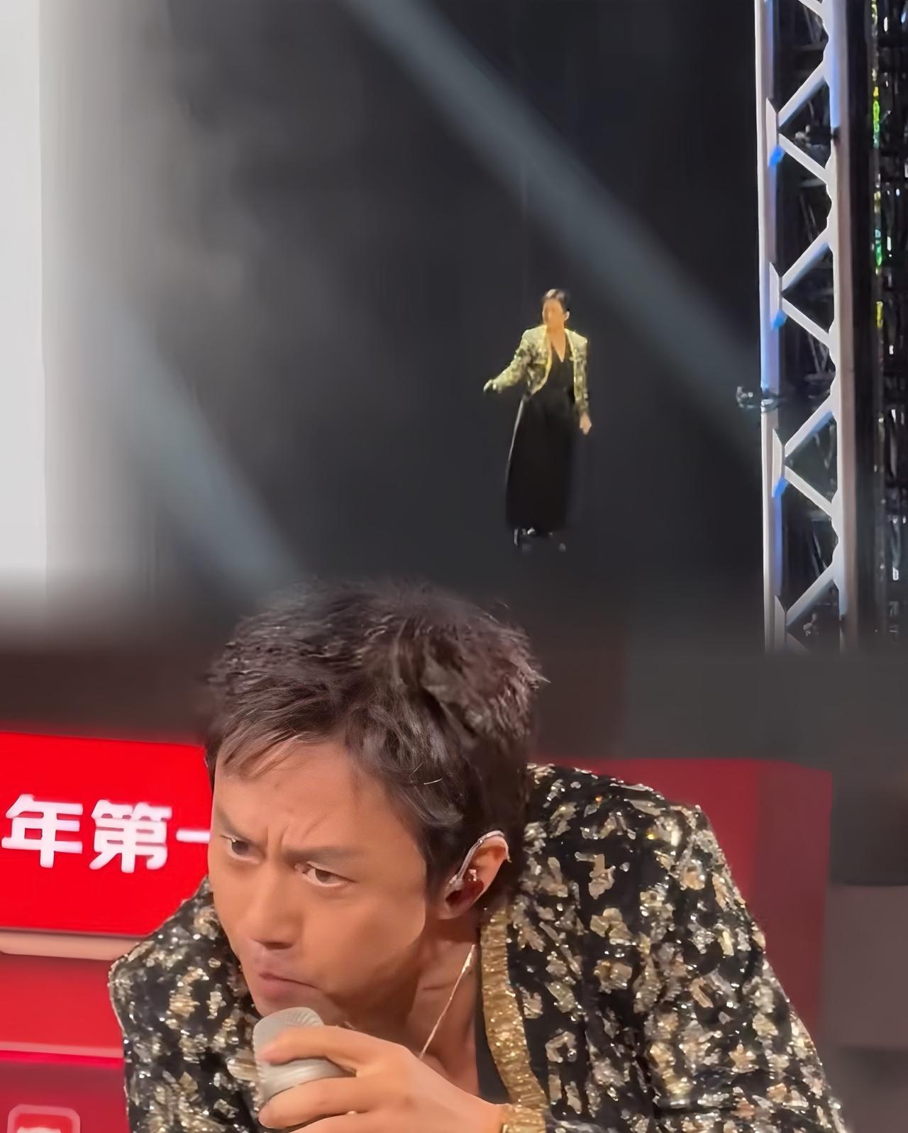 湖南卫视的跨年晚会，最出圈的不是那英，也不是王嘉尔，反而是邓超。他开场