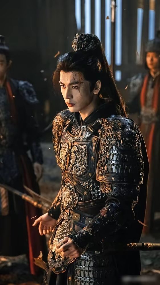 “粉底将军”自己扛不住戏，被何润东干沉默了，就急了。扭头就想把吴磊、邓为、陈哲远