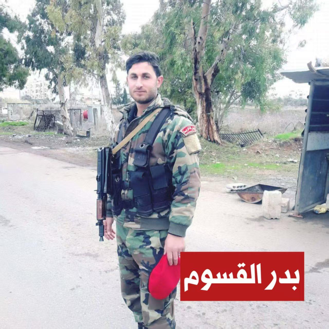 当年为了巴沙尔拼命的叙利亚战斗英雄，现在倒霉了！叙利亚朱拉尼军警正在挨家挨户，搜