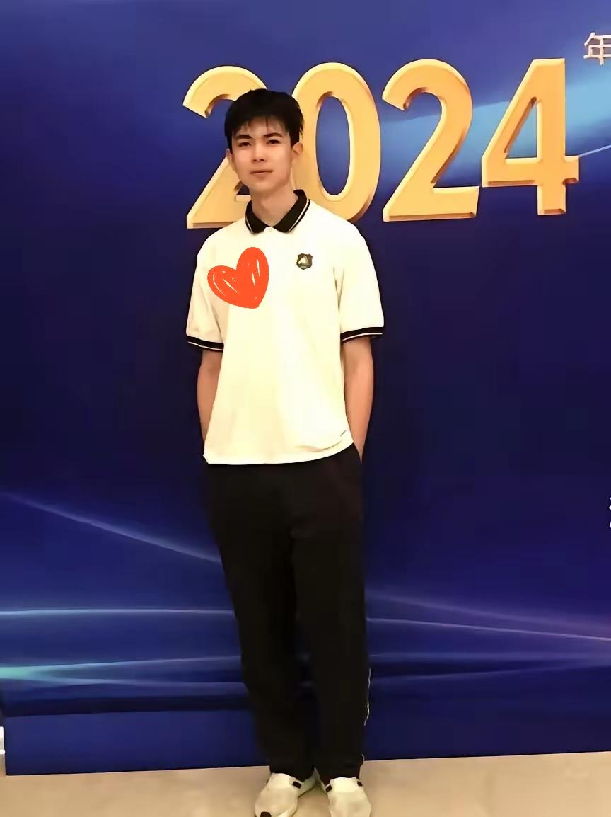 老天爷到底给大连这小伙开了多少挂？刷到他的经历，我直接原地失语！全国物理竞