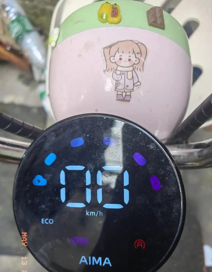 电车已经骑了四天了，电量依然显示满电。平时，第三天都开始充电了。去爱玛售后问了，