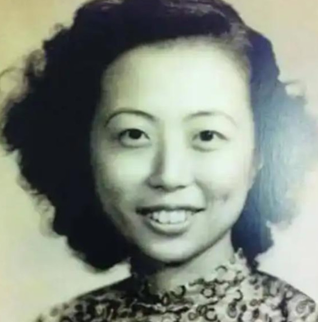 1946年，因会议机密被泄露，蒋介石大怒，让秘书长吴铁城彻查此事，沈安娜知道后，