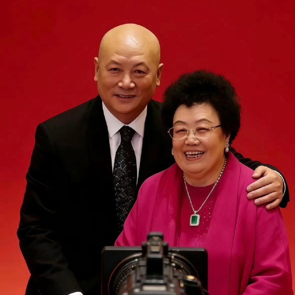 果然人是挣不到认知之外的钱的特意去查了一下女首富陈丽华的第1桶金，居然是靠卖