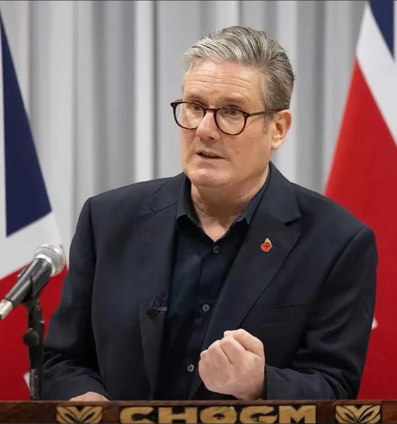 突发消息！英国不想干了！2025年8月10日，英国媒体爆出猛料，国防部多年来