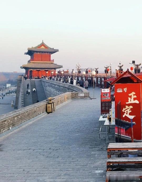 旅行本就不用讲什么大道理，不过是暂时躲开日常琐碎，换一座小城放空自己。正定离北京