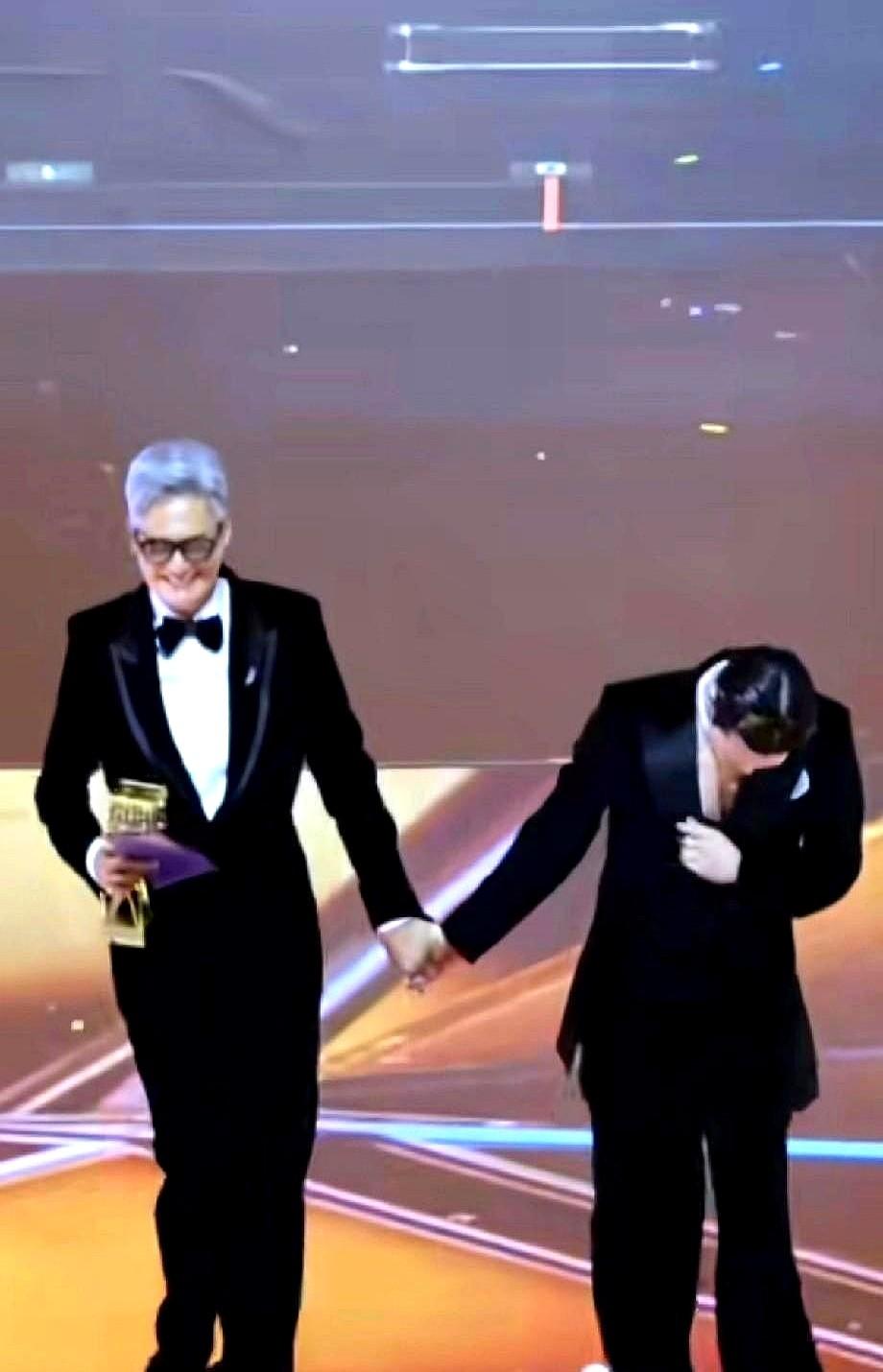 谁说顶流就一定狂？2013年MAMA颁奖礼，权志龙给周润发行90度大礼，接奖