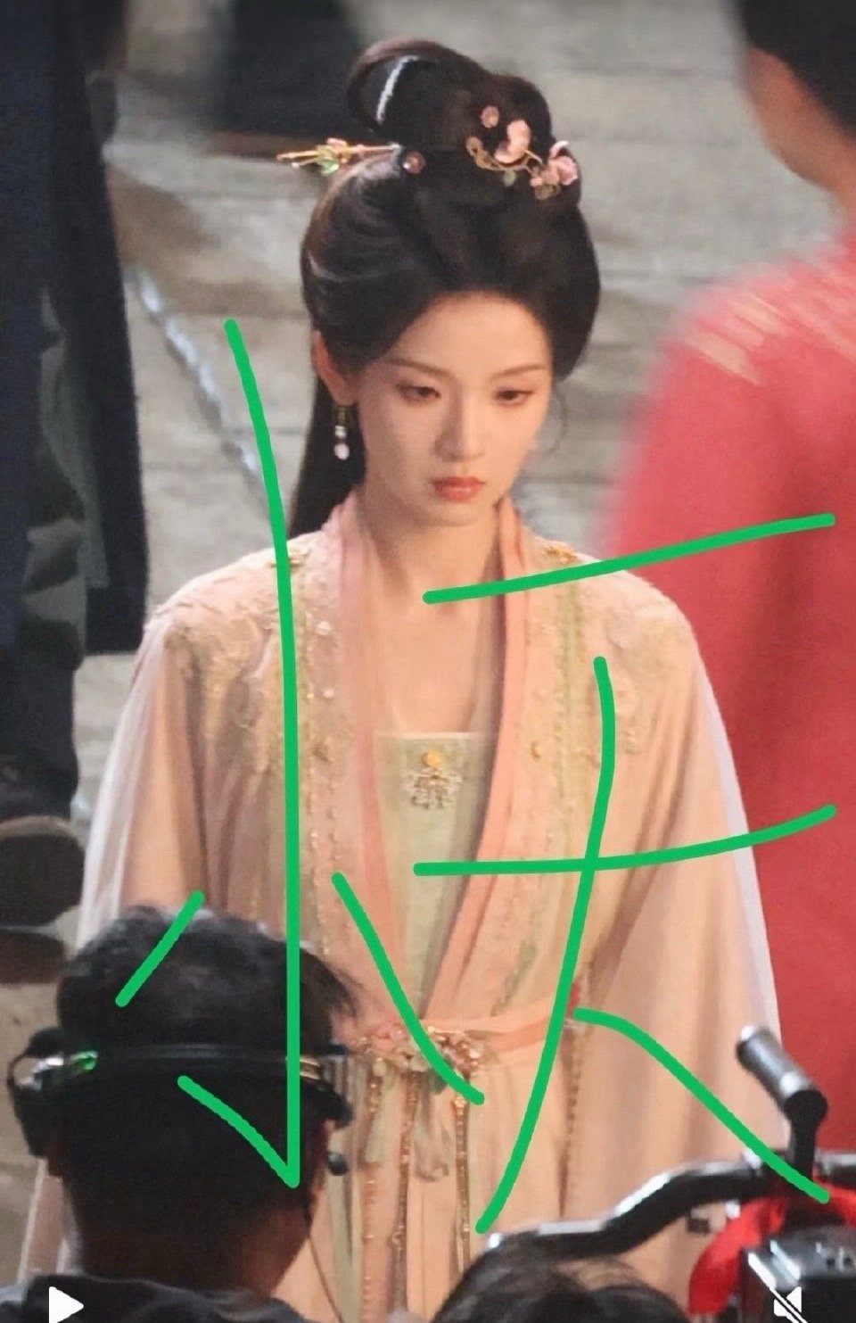 🐧对女主尽心了，这么多漂亮妆造😳能不能爆就看命​​​