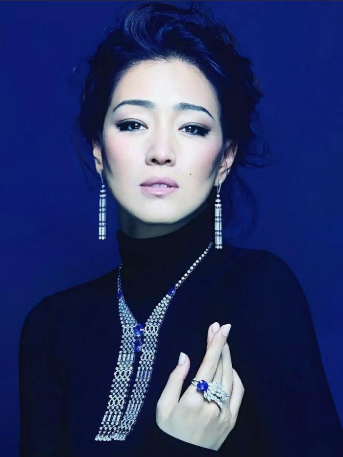 山口百惠和巩俐谁更好看?山口百惠和巩俐没有绝对谁好看，她们是两种完全不同体系的东