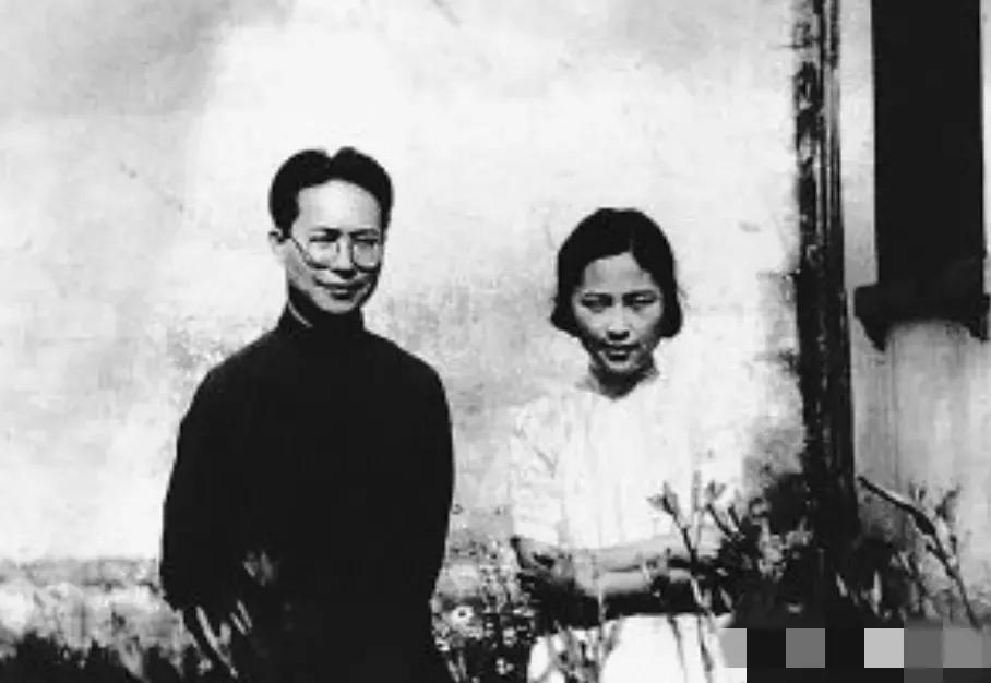 1929年，沈从文给自己的女学生写情书：“我爱你的灵魂，更爱你的肉体”，女学生拿