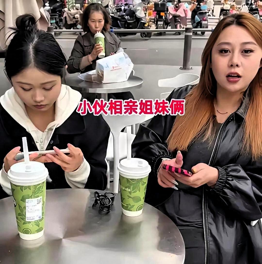 太不要脸了！近日重庆月入2万的27岁小伙在一家茶馆相亲，结果刚坐下，就来了俩姐妹