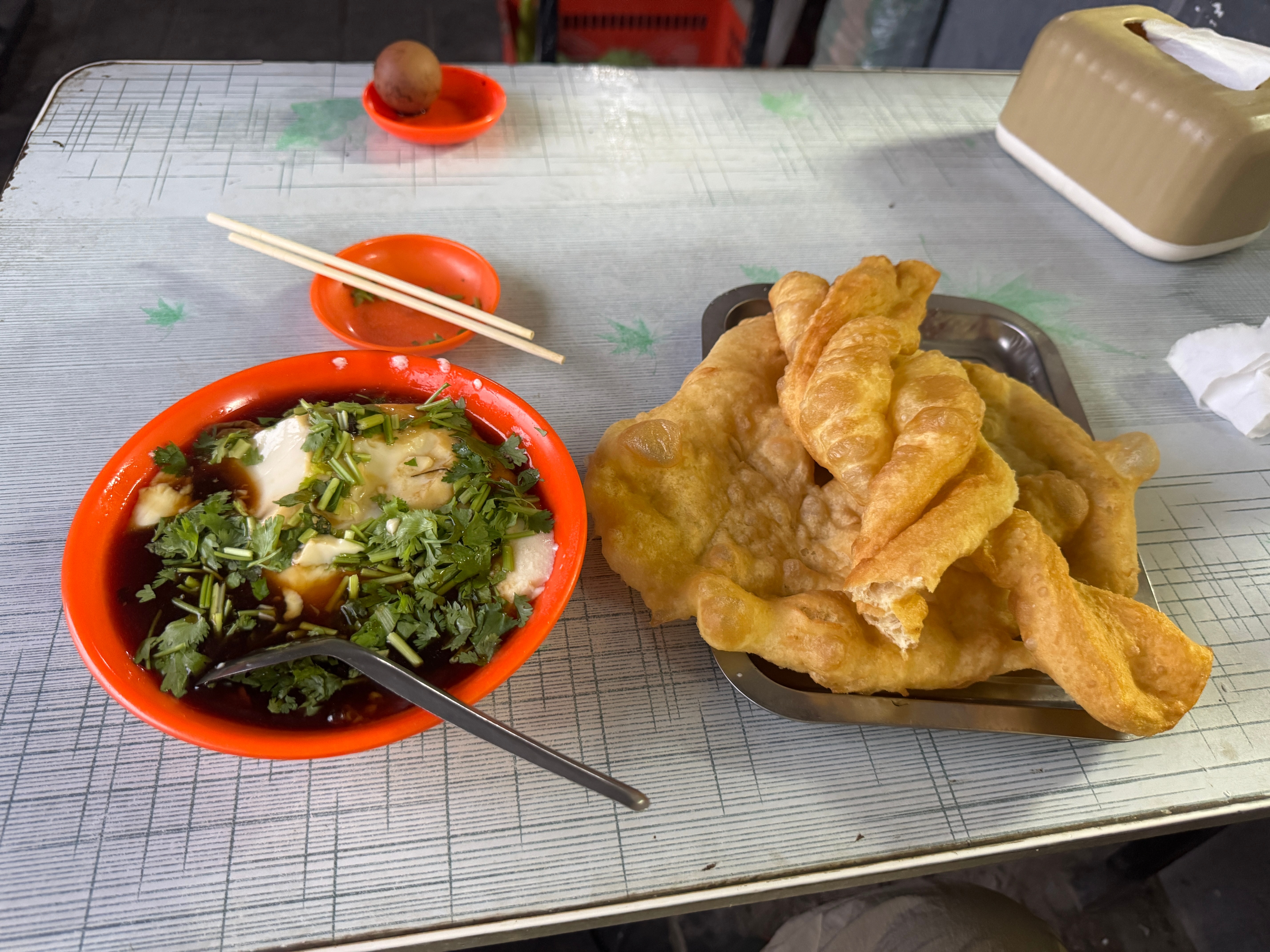 5点多睡不着了你敢信[捂脸哭]起来干饭！村里的早餐店很接地气豆腐脑配油条油饼，6块