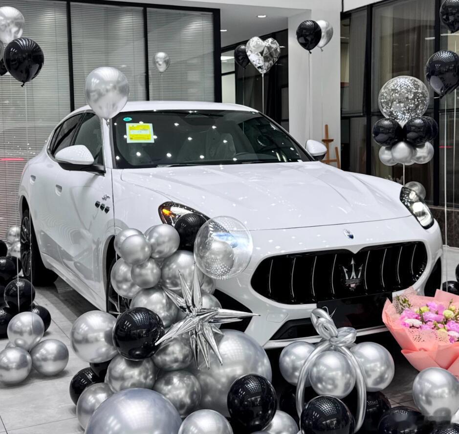 据说这一批纯电格雷嘉，就是国内的最后一批库存了，经销商也想着早点卖完早点解脱，库