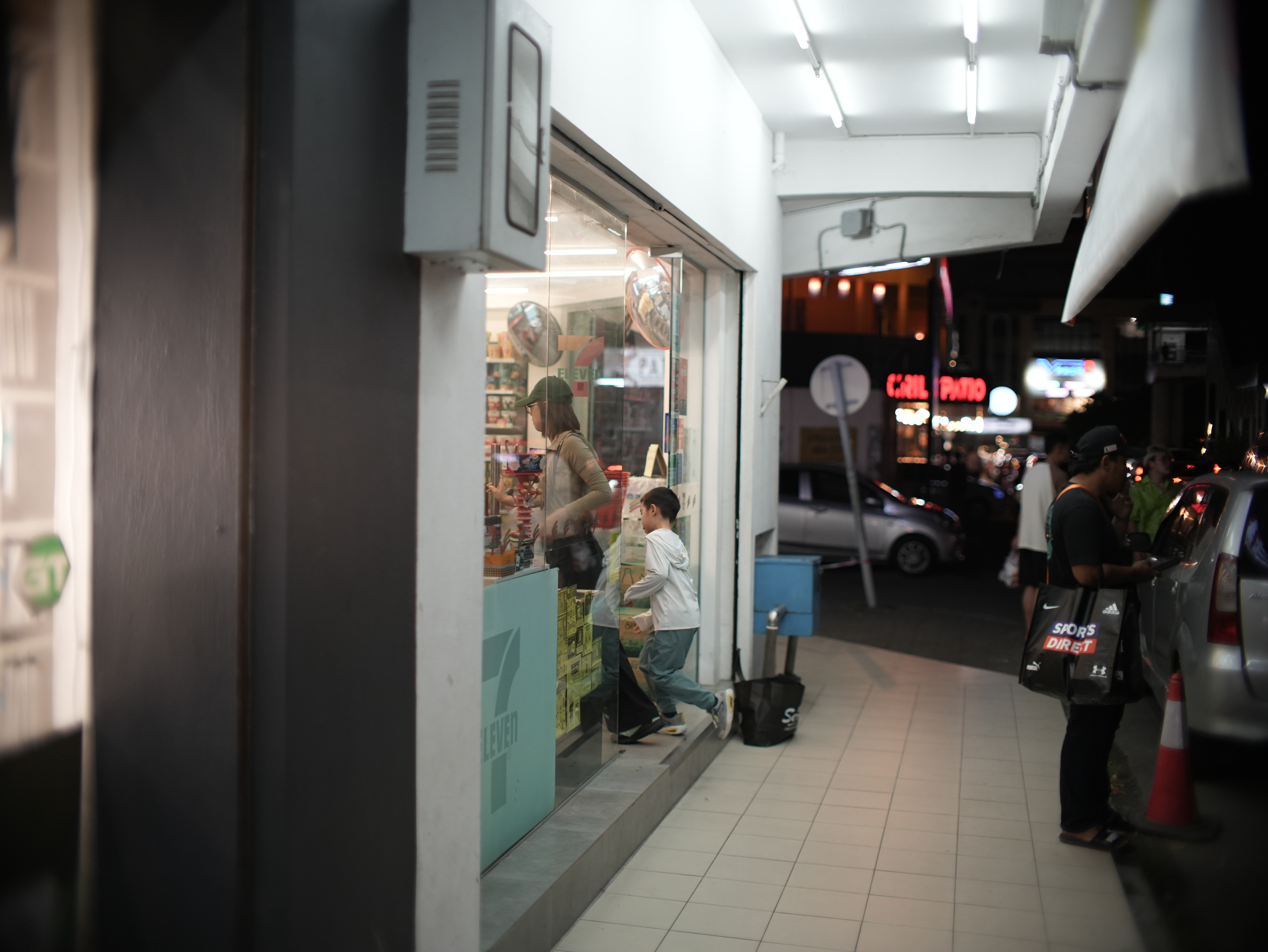 这次带了两个镜头出来。2070的确最适合旅游，体积重量稳妥对焦精确，但是有点过于