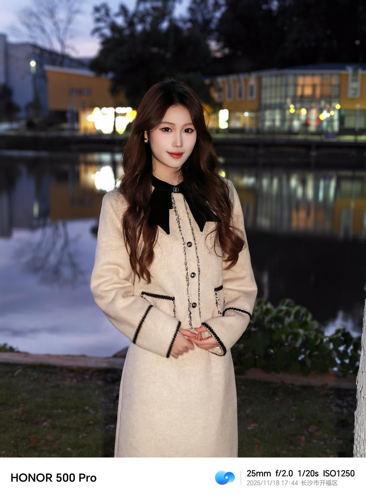 荣耀500Pro样图，人像模式直出，有一说一，黄昏的时候还能拍出这样的效果，乍