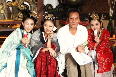 当年，拍摄《美人心计》的时候，有个女演员给导演打了电话：“导演啊，我拍戏得带着宠