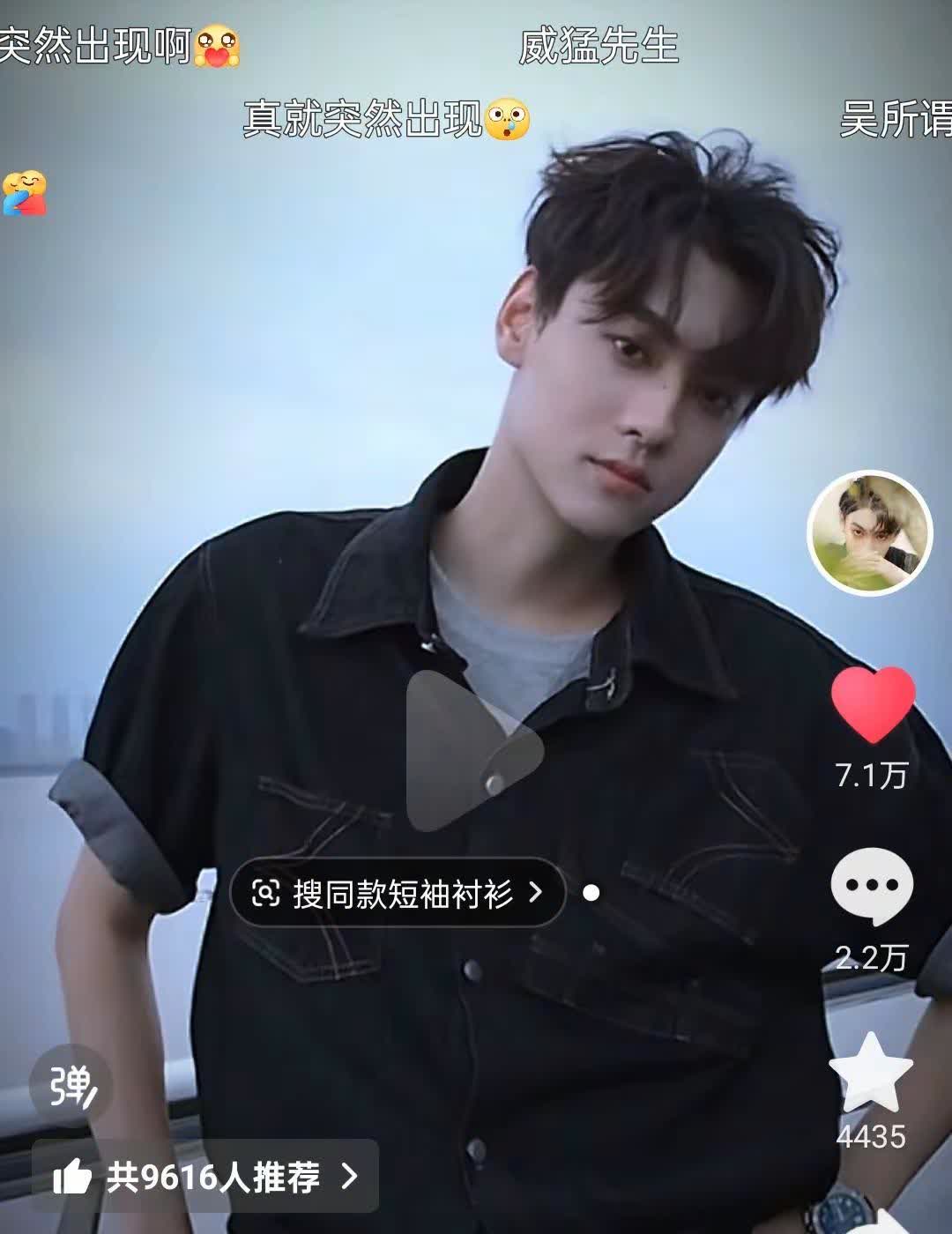 啊啊啊啊啊啊，麦上了，开始了。俩人肯定商量好了的，就是还有点羞涩，麦不起来，不着