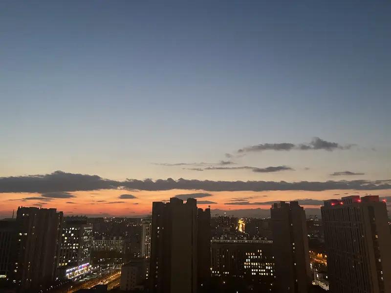 【38.5℃的相亲对象给我煮了碗粥，我正准备感动，手机突然弹出三条消息…】第一