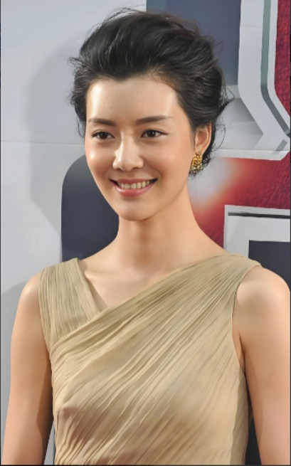 当年，车晓的母亲王丽云说：“我最中意的女婿就是邓超，要不是他磨磨唧唧，车晓早就是
