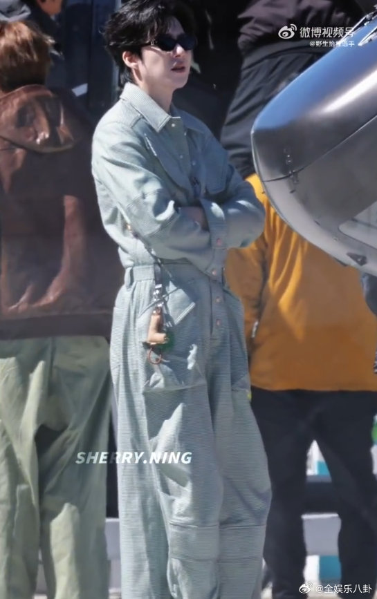 刘宇宁空中飞行员刘宇宁穿飞行员制服也太好看了，又酷又稳，颜值气质双在线！刘宇宁