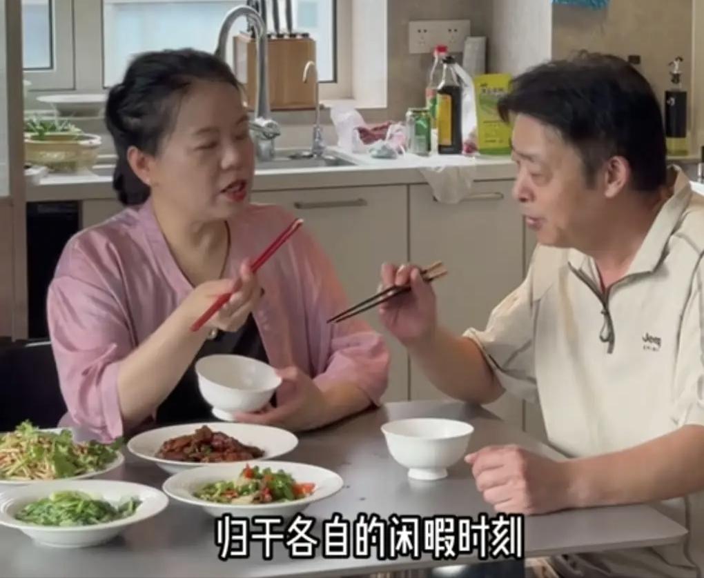许敏姚师兵感觉挺节省的，如今没有生病的姚策需要照顾，也不需要养着姚策的儿子，更