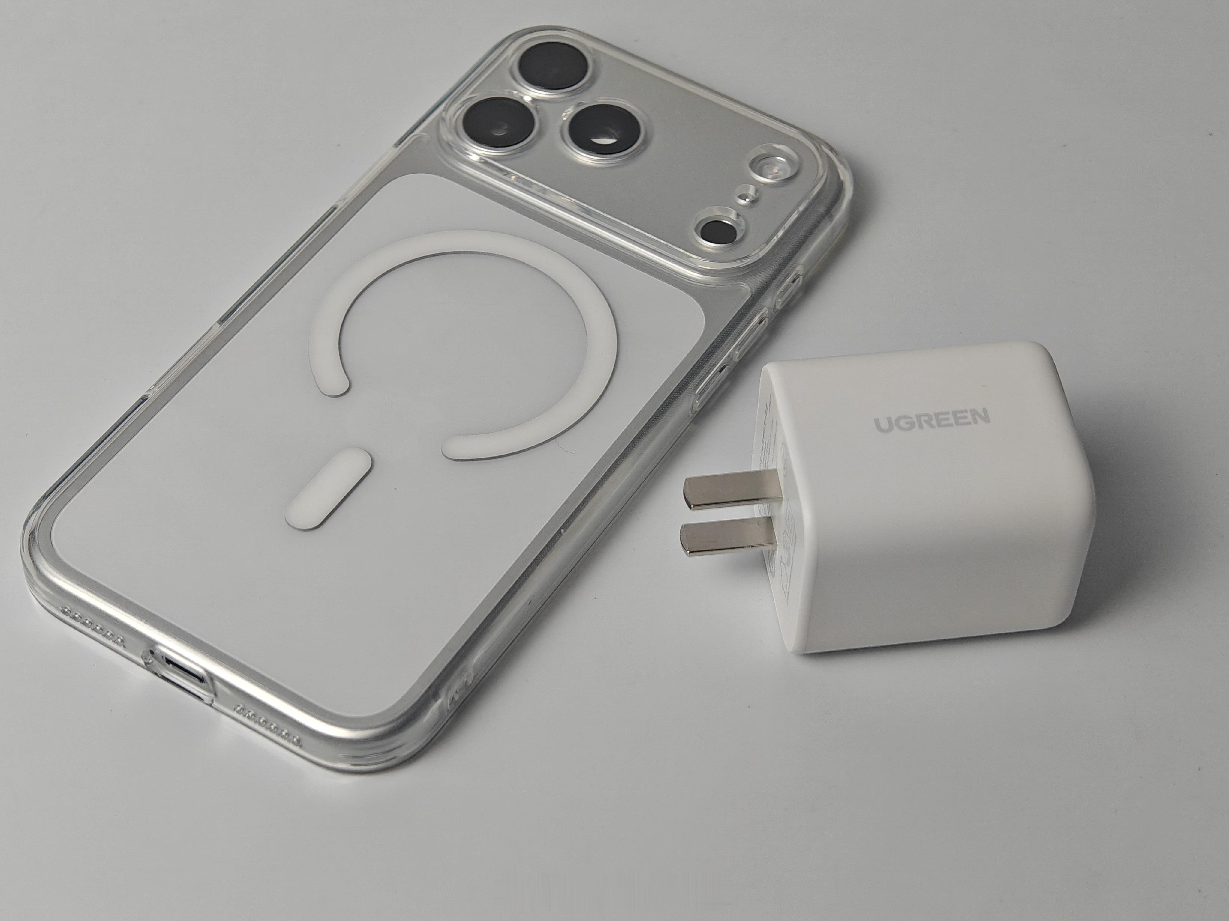 不得不说，iPhone配件是那种你不买也难受，买了更难受，但用了又很爽的东西。每