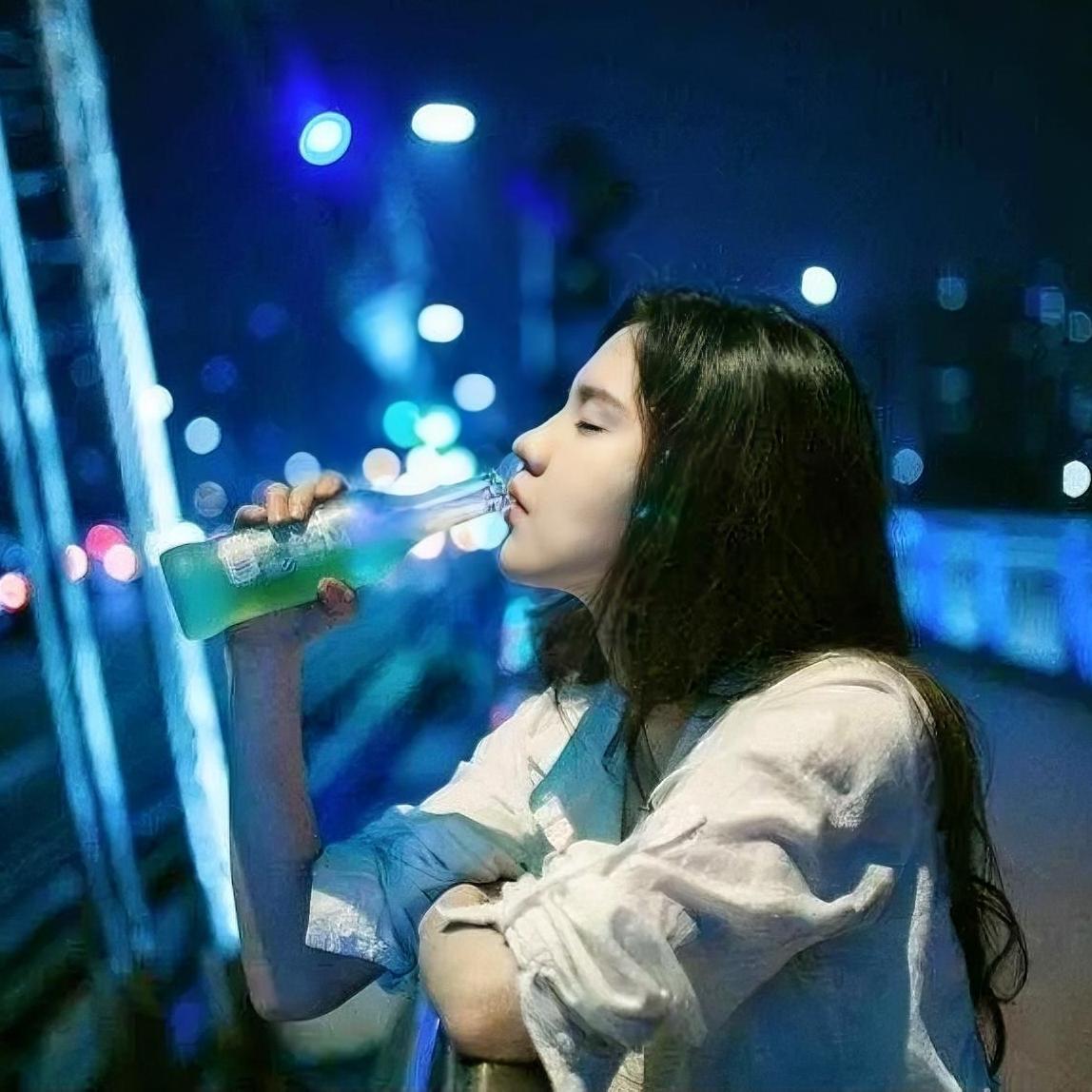 莫言说:“如果你喝了酒之后，不胡言乱语，不哭不闹，不认为宇宙都是你的，不