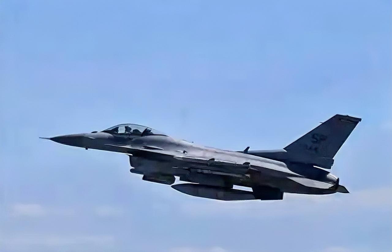 2月20日，官方消息一出来就刷屏了，中美战机在黄海上空发生了对峙，这事没有太多花