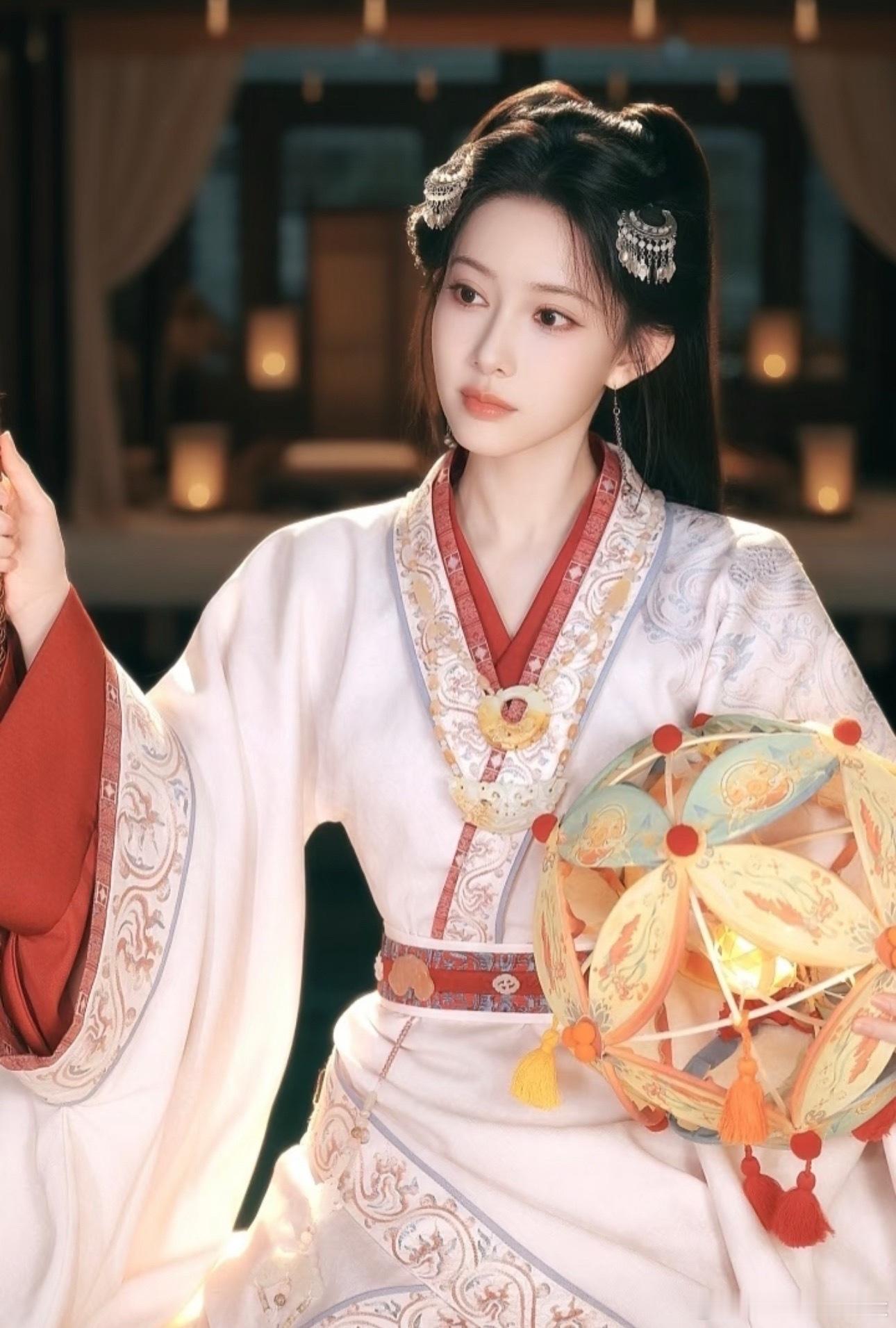 孟子义沈妙的造型，衣服换了好几套，发型倒是一点没变