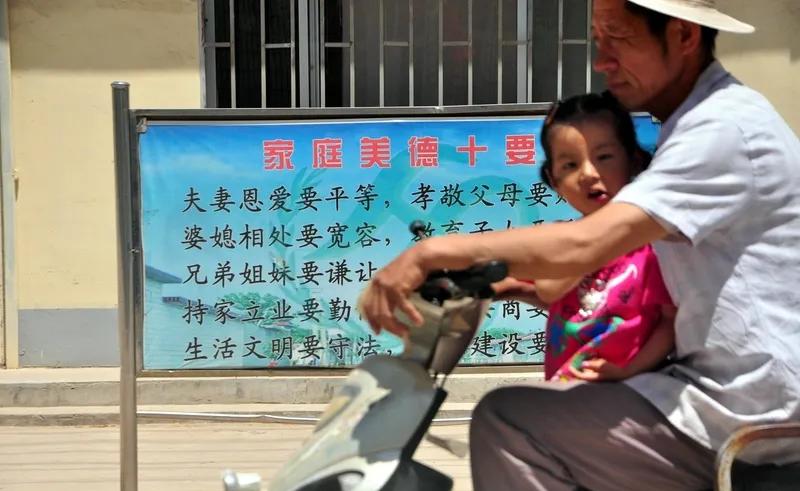 “满分状元被勒令退学！”家长群炸了锅昨晚十点，杭州某重高家长群甩出一张红