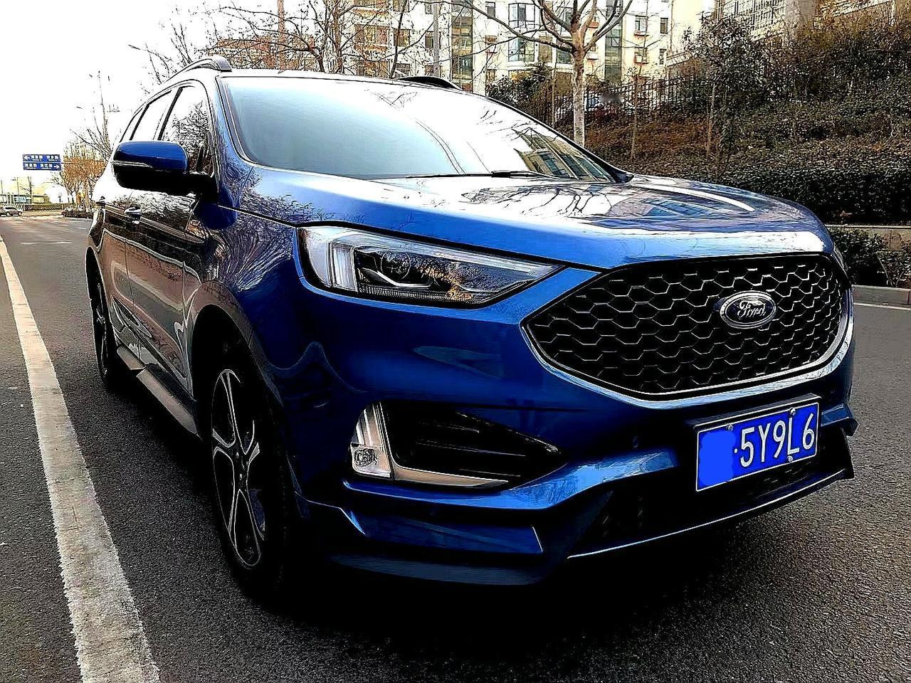 这是福特锐界的顶级型。配备福特stline套件。六缸的发动机也注定它极其罕见。