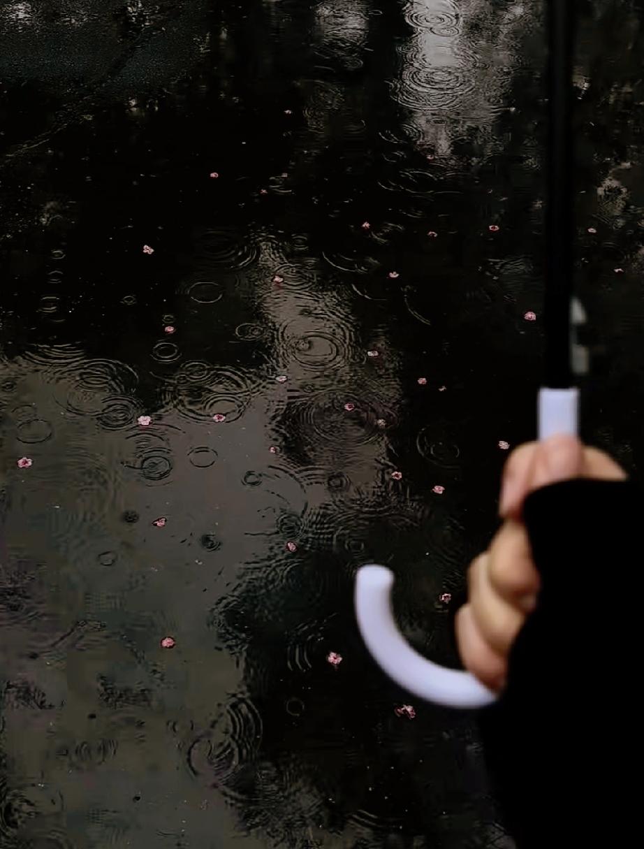 老人言：男人好色，十男九色无关人品无关年龄。越没本事的男人脾气大。男人有三