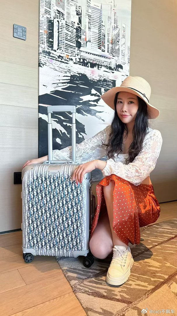 埃及航班行李全部丢失中国乘客发声我多年来都坚持用登机箱，绝不托运，就是特别害怕航