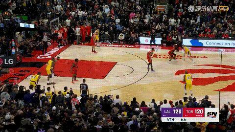 湖人超级球星詹姆斯在关键时刻又甩锅了！在今天进行的湖人和猛龙的比赛中，当时比赛进