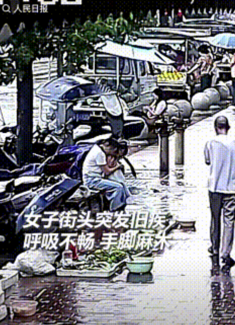 破防了！近日，湖北恩施，一5岁女孩和妈妈上街散步，妈妈突然感觉身体不适坐在路边，