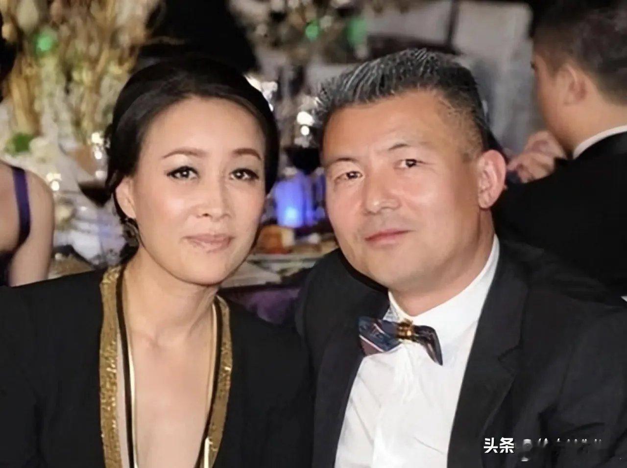 那英老公独自拄拐现身医院说实话，我的第一反应，是不是那姐气不过给他打的，后来一想