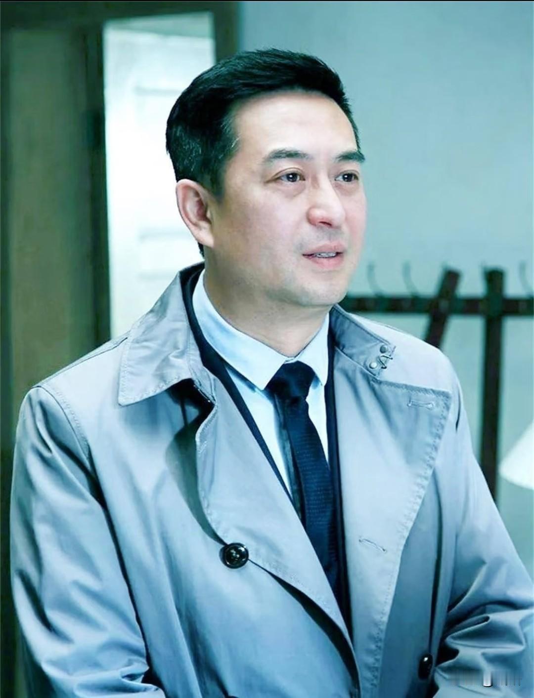 《主角》里张嘉译有句话，实实在在戳中了很多人：人这一辈子，能给你撑腰的，就三样东