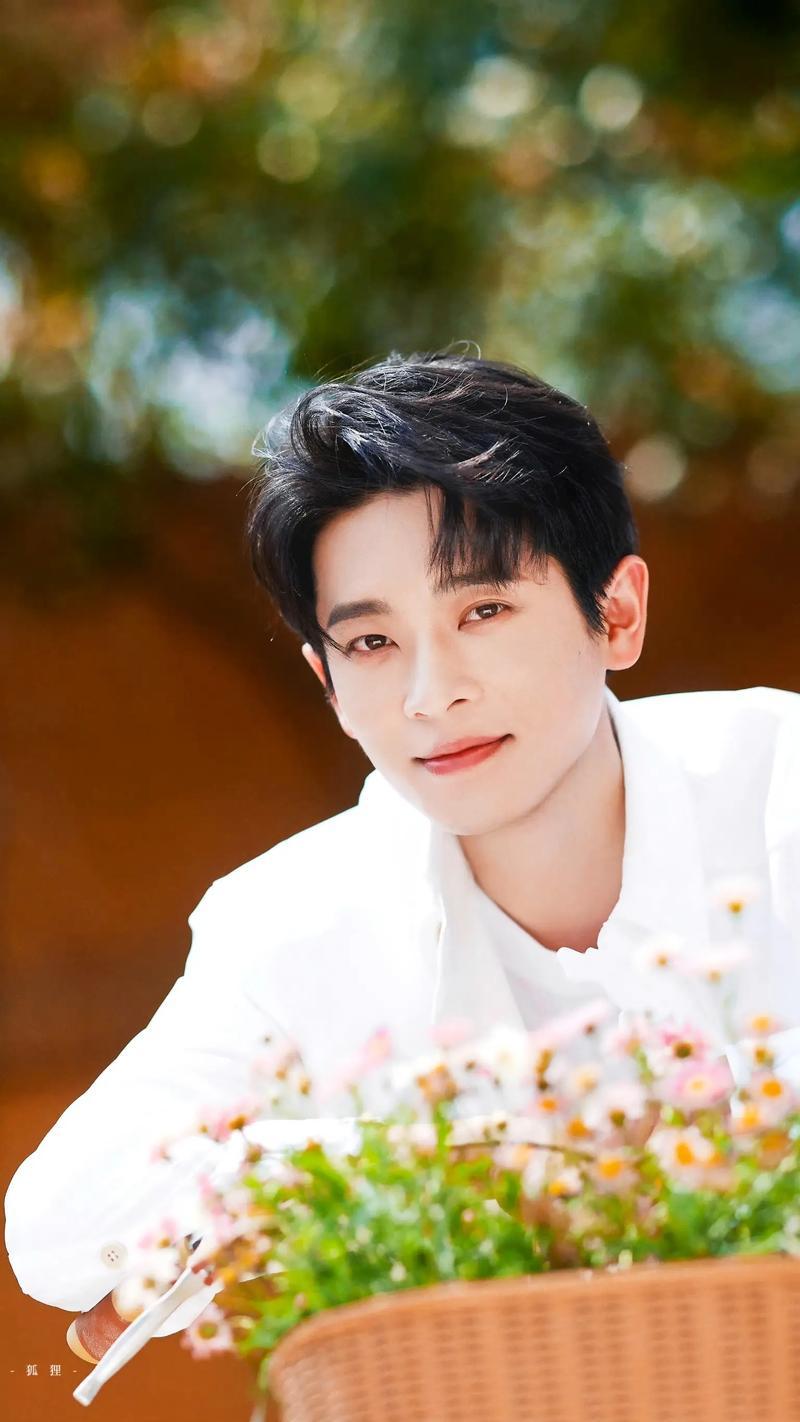 丞磊以后估计难接到什么好本子了吧！丞磊算的上是短剧演员转型最成功的了吧！当年
