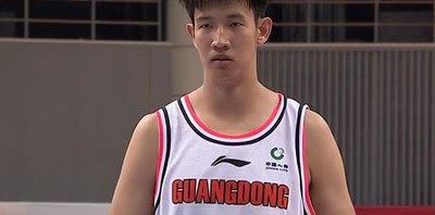 广东队黄明依怎么不见了？熟悉广东队的球迷这赛季总觉得阵容里少了点什么——