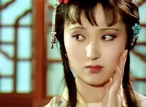 在探春，李纨，宝钗三人管理家时，为什么黛玉从没有管过账，却知道贾家已入不敷出？其