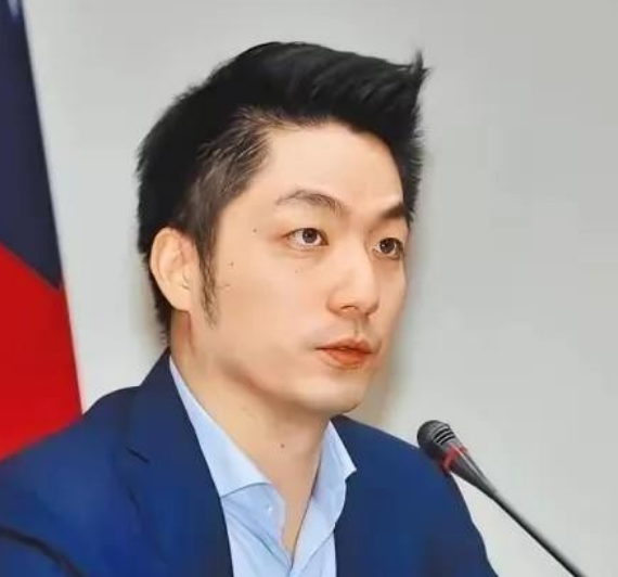 台北市市长蒋万安曾宣称，如果大陆继续在台海进行军机绕台和军演的话，他就要停掉双城