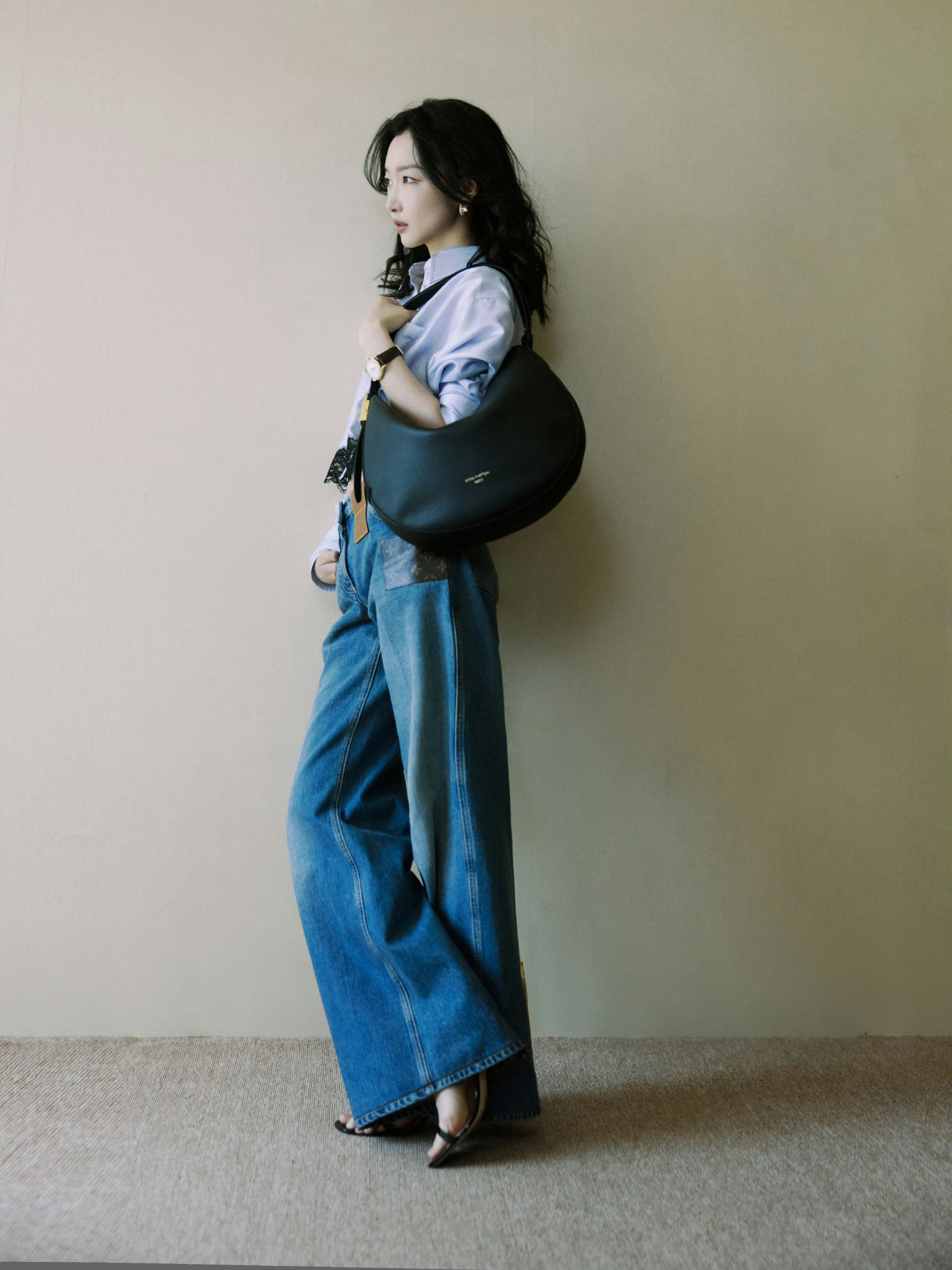 周冬雨，牛仔裤高跟鞋，大气迷人的周姐。周冬雨