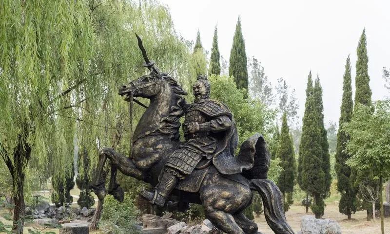 张飞是蜀汉将领，当张飞得知黄忠斩杀夏侯渊后，第一个前来祝贺。但张飞作为夏侯