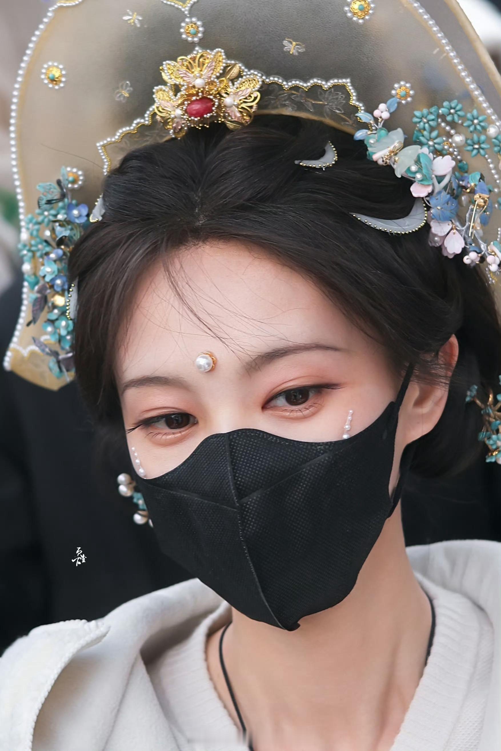 李一桐金枝今日出妆，小脸又精致的雀儿