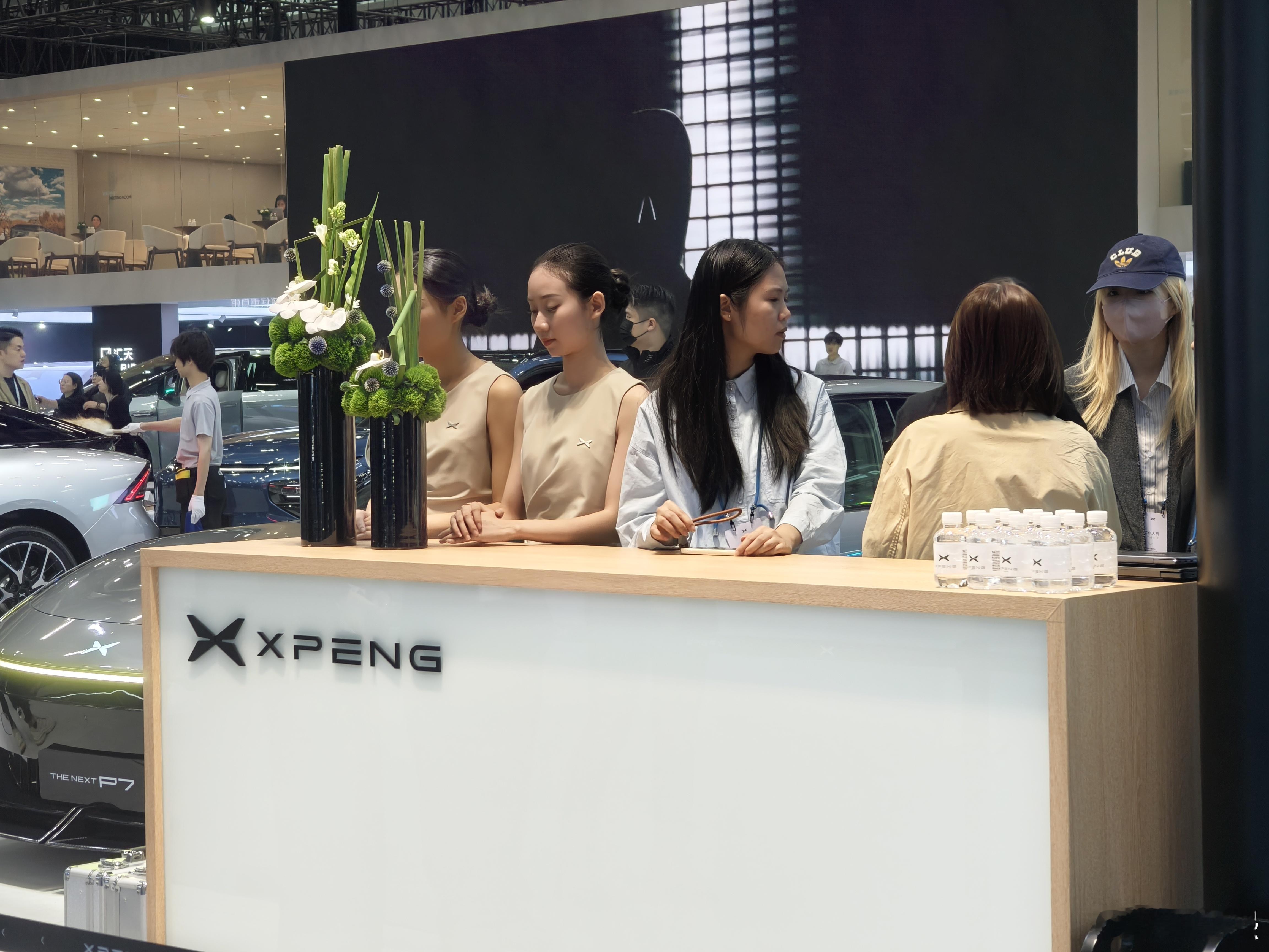 打卡，起了个大早来打卡小鹏展台，没想到九点才开始
