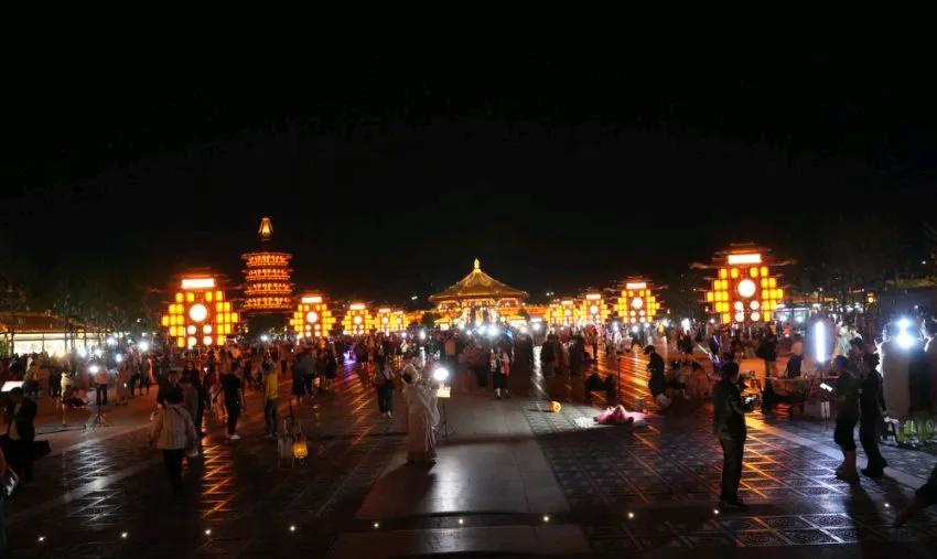 河南的省会城市选在洛阳应该最合适。中国的八大古都，河南占了四个，建城时间最长的