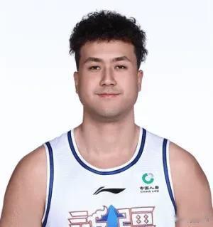 要我说啊，球迷有时候应该对球员包容点，有时候球员心理负担太大，是打不好球的。新疆