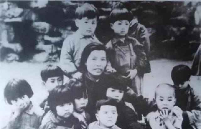 1986年10月7日，刘伯承在北京病逝。他临终前对妻子和孩子说：“杀害小华北的凶